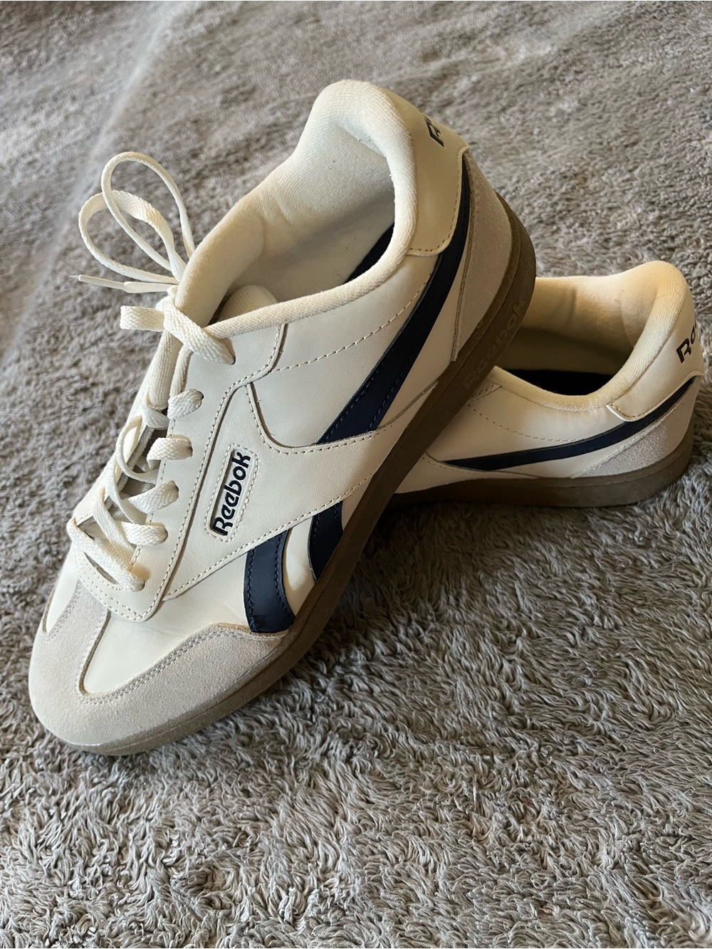 Reebok Men's Cream and Navy Retro Sneakers
